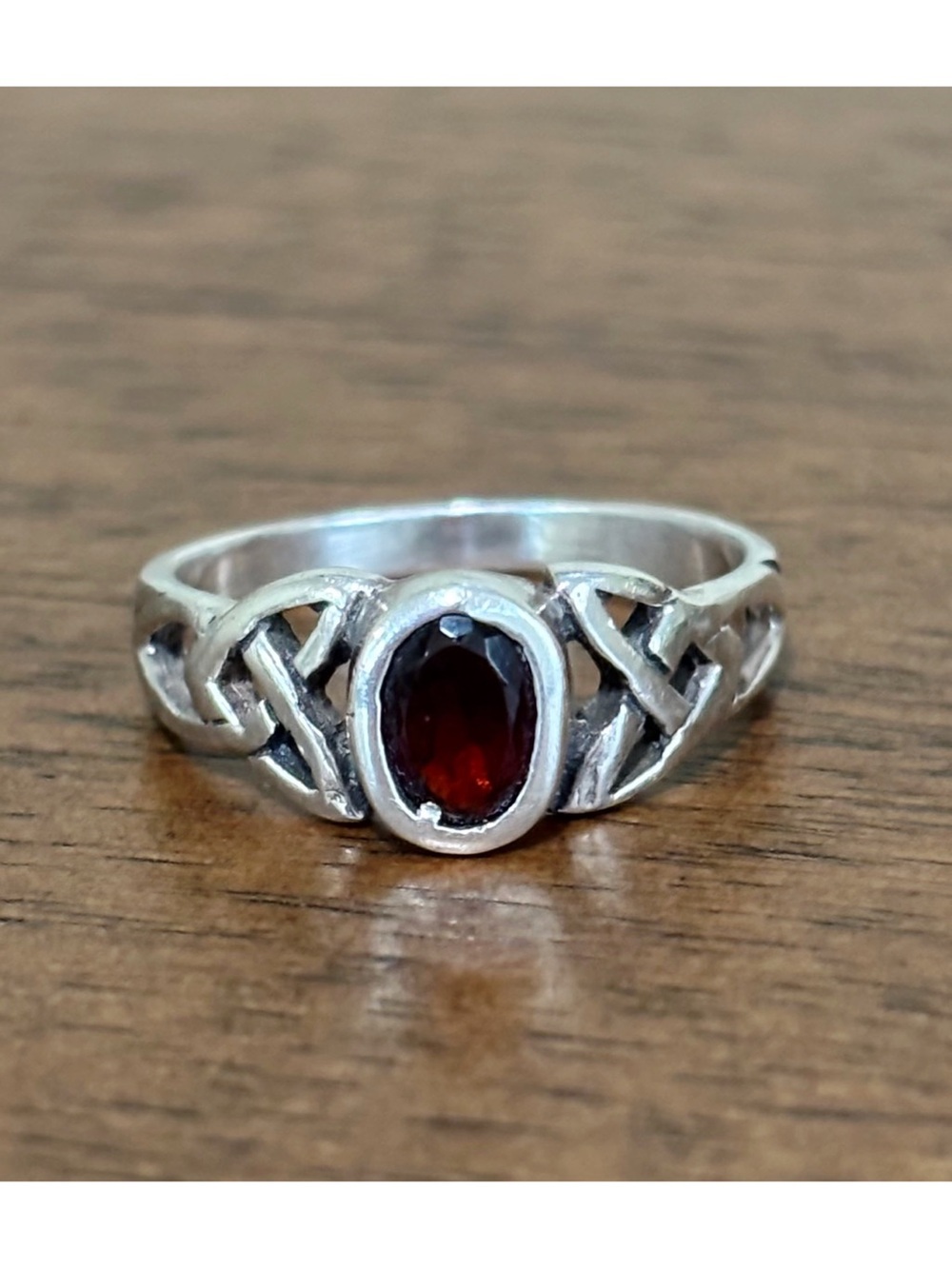 Sterling Silver 925 Celtic Knot Oval Red Garnet Ring Size 5